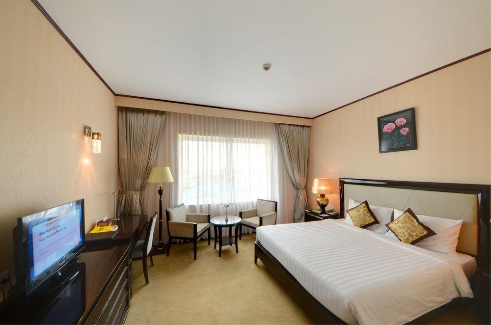 Herman International Hotel Phnom Penh Exterior foto