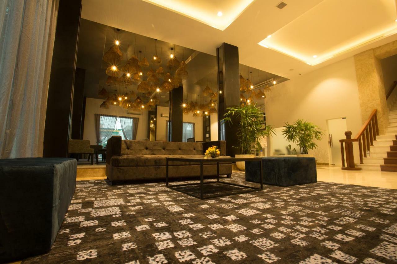 Herman International Hotel Phnom Penh Exterior foto