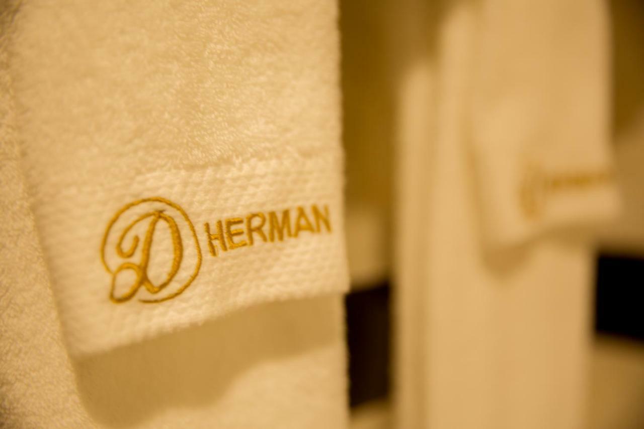 Herman International Hotel Phnom Penh Exterior foto